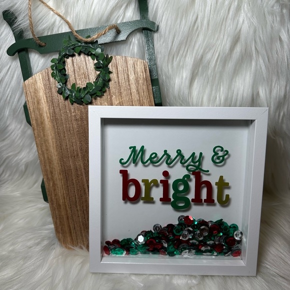 Festive Holiday Decor Set with Wreath and Sign - Picture 2 of 5